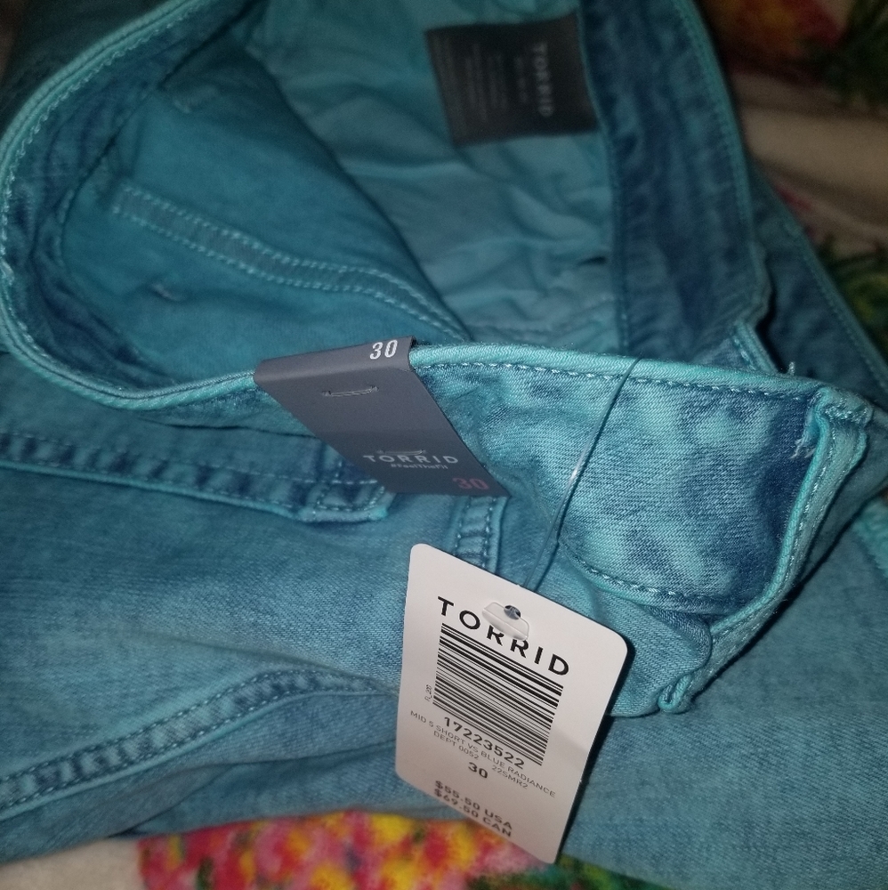Torrid Mid Rise Shorts - Picture 4 of 5